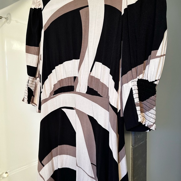 Cute colour block dress - Picture 3 of 4